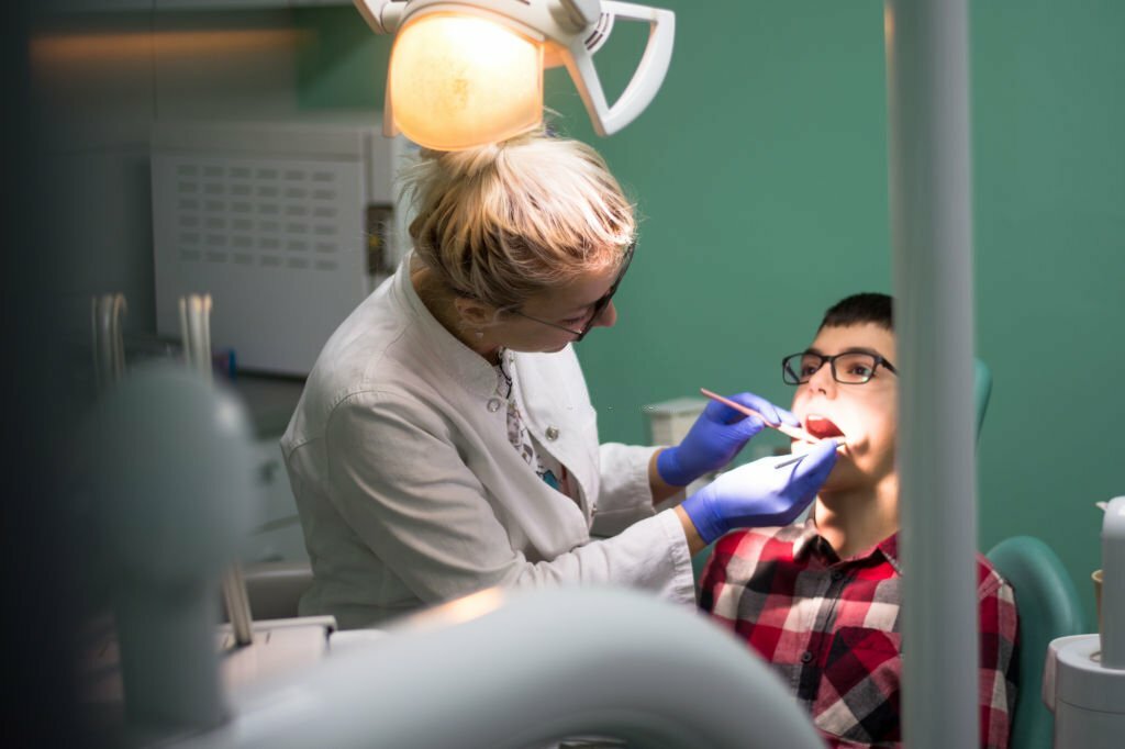 How To Prepare For A Dental Implant Procedure_FI