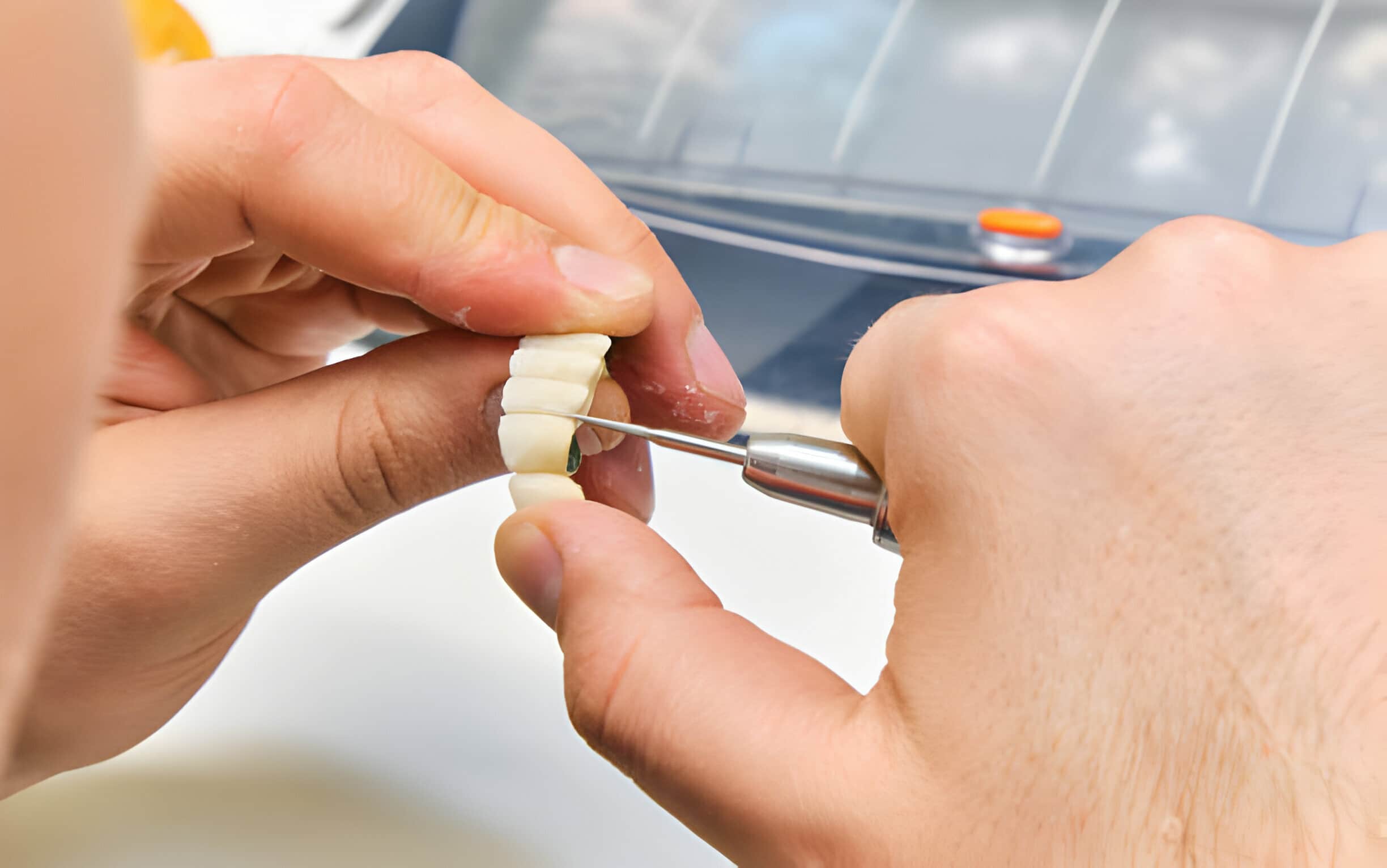 Finding the Best Dental Implant Specialist: Tips and Insights_2